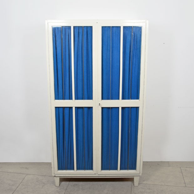 Weißer Schrank / Kleiderschrank