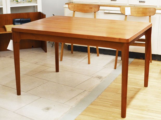 Esstisch Teakholz / Ausziehbar / H. Kjaernulf für Vejle Møbelfabrik DK / H 73cm x B 84cm x T 84cm