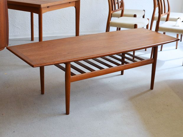 Sofatisch / Teakholz / Grete Jalk, DK / H 50cm x B 160cm x T60cm