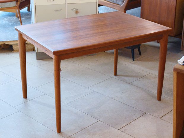 Esstisch Teakholz / Grete Jalk, DK / H 74cm x B 120cm x T 86cm / ausziehbar
