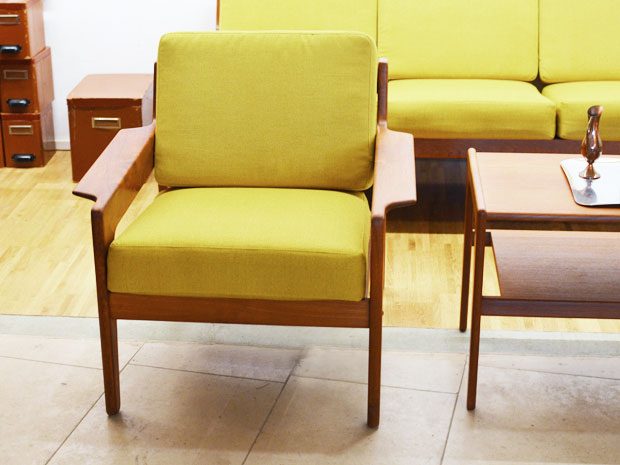 Teakholz Sessel mit senfgelbem Bezug / A. W. Iversen, DK / neu bezogen