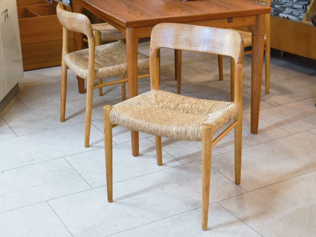 Zwei Stühle / Eiche / Niels Møller Denmark / Modell 75