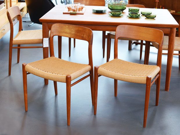Sechs Teakholzstühle mit Papierkordelgeflecht / Modell 75 Niels O. Møller / 50er / Dänemark