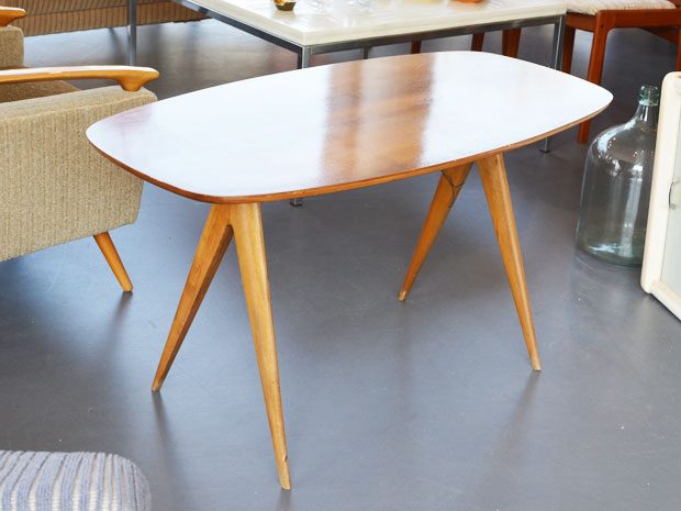 Sofatisch / Nussbaum
