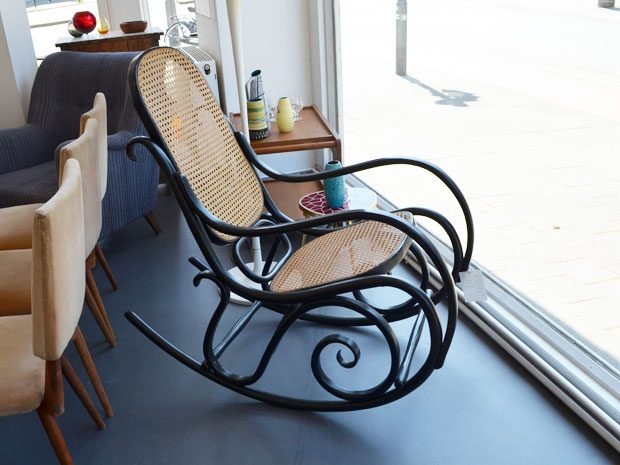 Schaukelstuhl / Thonet Nr. 10 (hergestellt 1970-1979)