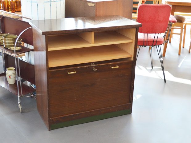 Halbhoher Rolladenschrank