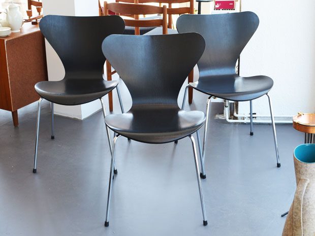8 Arne Jacobsen Stühle / Modell 3107 / für Fritz Hansen, DK / Entwurf 1950er, Herstellungsjahr 1989
