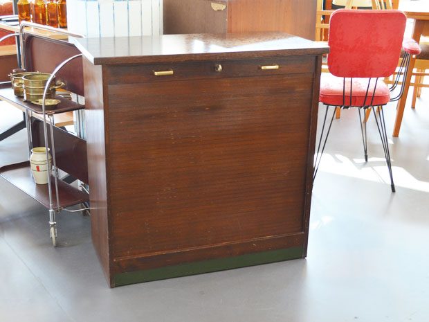 Halbhoher Rolladenschrank