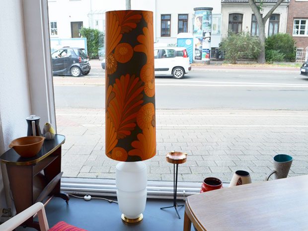 Stehlampe / Opalglasfuß