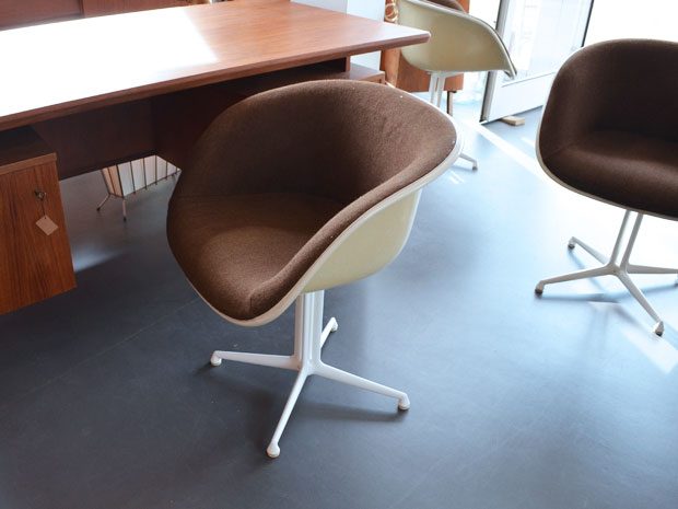 Vier Schalenstühle / Charles & Ray Eames für Herman Miller / La Fonda