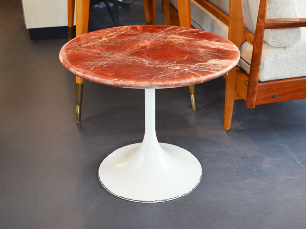 Coffeetable mit Tulpenfuß / Kunstmarmor