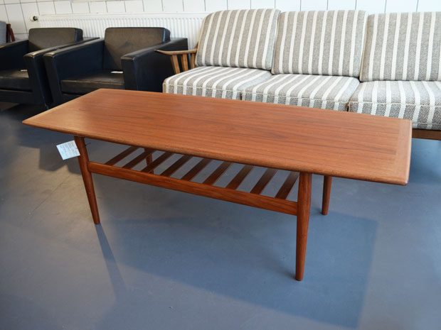Sofatisch aus Teakholz / Grete Jalk / 1960er / Dänemark