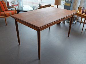 Teak Esstisch (ausziehbar)