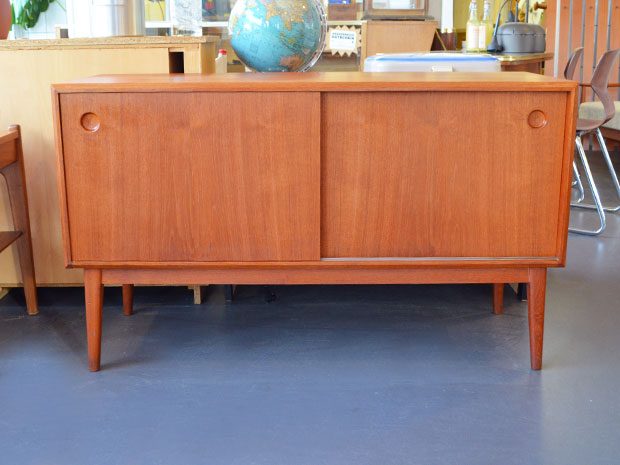 Teaksideboard mit Schiebetüren
