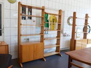 Freistehendes Regalsystem / Raumtrenner
