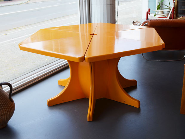 Tisch »Triangel« aus 6 Dreiecken von Peter Ghyczy für Form Life Collection