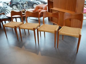 4 Stühle / Teakholz & Papercord