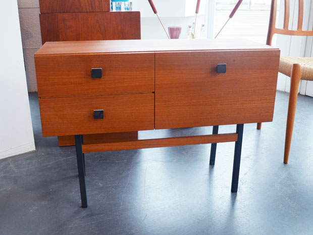 Kleines Teak Sideboard / L 80 cm T 31 cm H 56cm