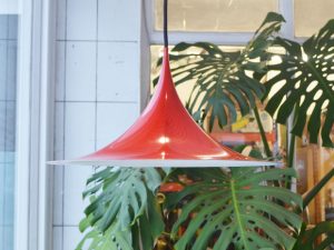 Rote Semi Lampe von Claus Bonderup & Torsten Thorup für Fog & Mørup / Preis: 140 €