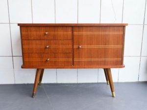 Schränkchen / Preis: 90 €