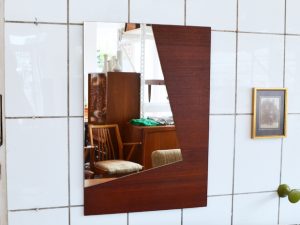 Spiegel mit asymmetrischer Spiegelfläche