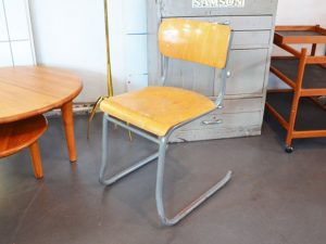 Fünf Werkstattstühle