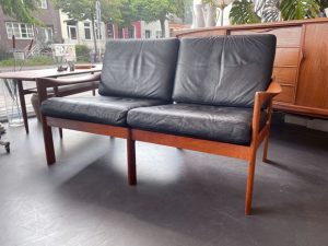 Sofa / Zweisitzer von Illum Wikkelsø für Niels Eilersen, Denmark / Teak & Leder
