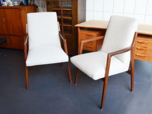 Zwei Sessel / Wilkhahn / Walnussholz