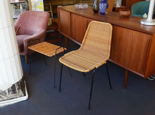 Geflecht / Rattan Stuhl & Beistelltischchen