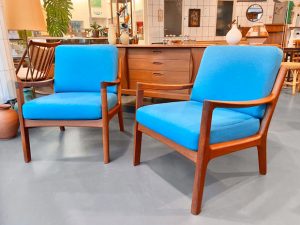 2 Teak Sessel von Ole Wanscher für France & Søn, bezogen in blauem Wollfilz