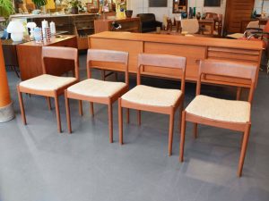 4 Teak Stühle von Nørgaards Møbelfabrik / Wolle / Neubezug möglich