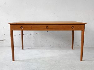 Massiver Teak Tisch / Schreibtisch von Hans J. Wegner für Andreas Tuck / Model AT-305