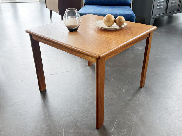 Quadratische Teak Couchtisch / Beistelltisch