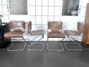4 Freischwinger Stühle Modell Biscia von Pascal Mourgue / Stahlrohr & Leder