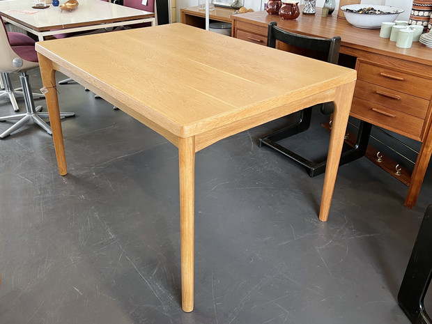 Esstisch in Eiche von Henning Kjærnulf für Vejle Stole & Møbelfabrik / ausziehbar