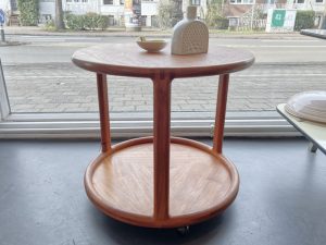 Runder Teak Beistelltisch / Massivholz / rollbar