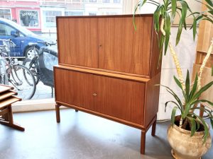Teak Schrank / Design von Marian Grabinski