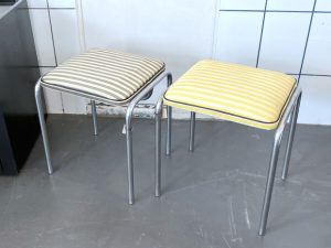 2 x Stahlrohrhocker mit Streifen, 50er Jahre