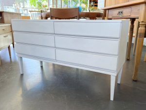 weißes Sideboard / Kommode