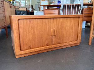 Teak Lowboard mit Lamellentüren von Dyrlund