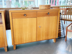 Kleines Nussbaum Sideboard mit Schubladen von Musterring