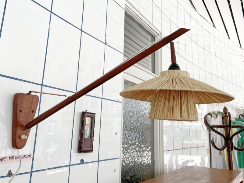 Teak Wandlampe mit verstellbarem Arm, Lampenschirm aus Raffia-Bast