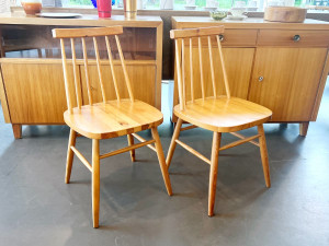 2 skandinavische Sprossenstühle aus Kiefernholz, 70er Jahre