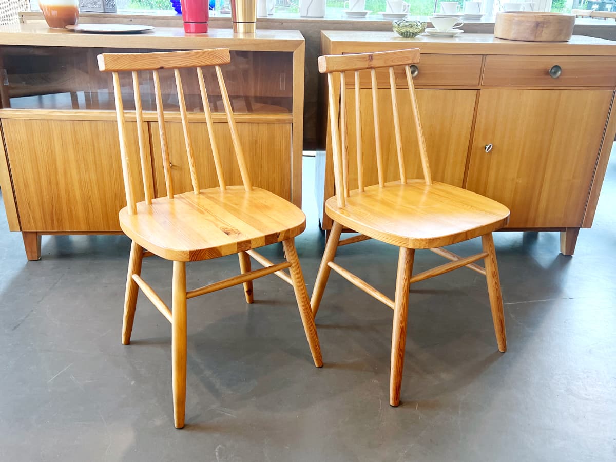 2 skandinavische Sprossenstühle aus Kiefernholz, 70er Jahre