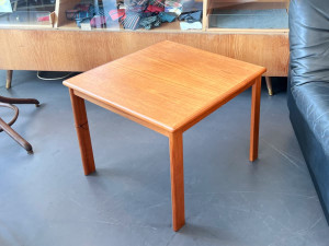 Kleiner Teak Couchtisch / Beistelltisch