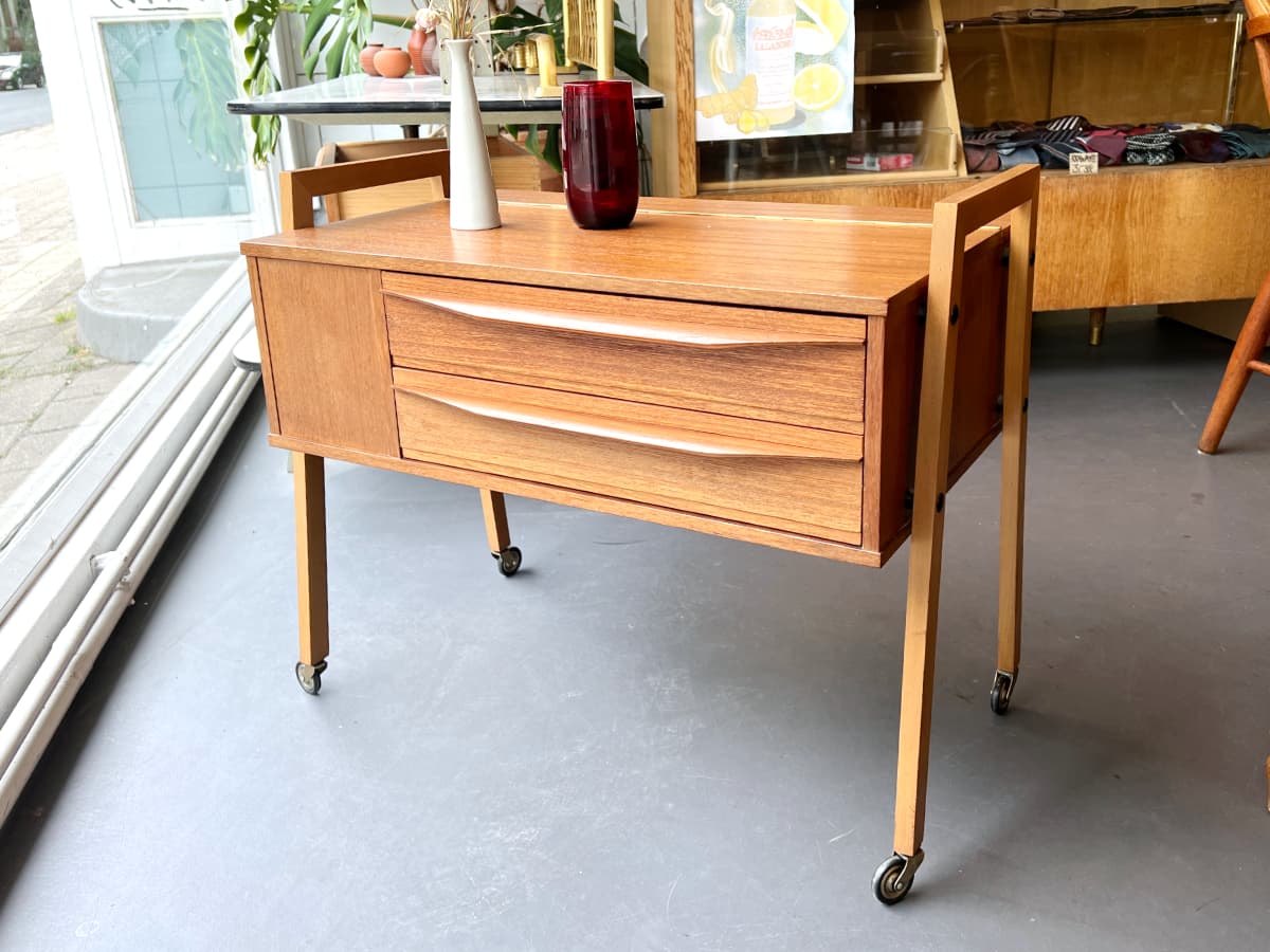 Teak Nähwagen mit Klappe und Schubladen