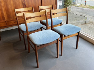 4er Set Stühle / Teak & Walnuss