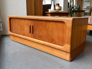 Teak Lowboard mit Lamellentüren von Dyrlund