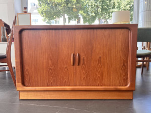 Teak Sideboard mit Lamellentüren von Dyrlund, Denmark