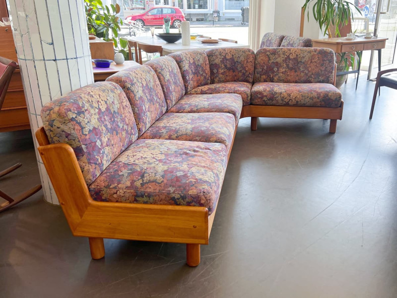 modulares Ecksofa aus Teakholz von Olsen Laursen / hier abgebildet 5-Sitzer mit Eckelement + 2-Sitzer / insgesamt 7 Elemente